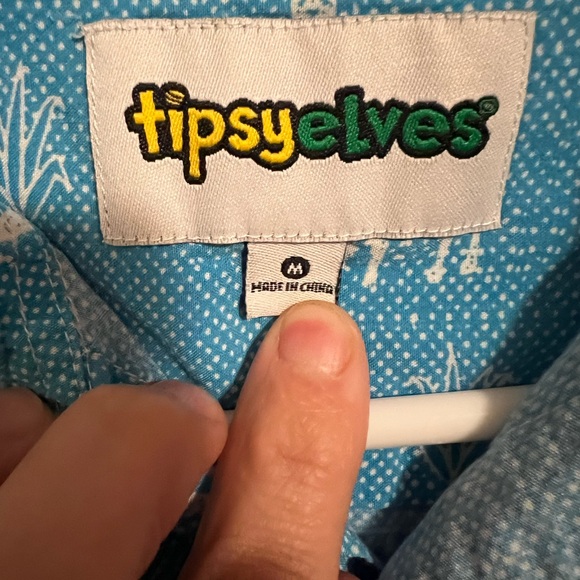 Tipsy Elves Llama Men’s button shirt, Medium - Picture 2 of 3